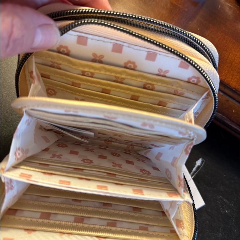 Lug Quilted Gold Patterned Wallet RFID NWT - Picture 4 of 5